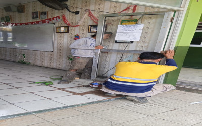 PERBAIKAN  DAN PEMASANGAN PINTU DAN JENDELA RUANG KELAS