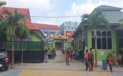 AREA TRANSIT SISWA SISWI MIN 6 BANDAR LAMPUNG SEBELUM PEMASANGAN AUNING