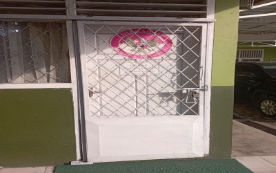 PEMASANGAN PINTU BESI RUANG TATA USAHA